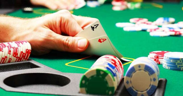 Chú ý quan sát là kinh nghiệm chơi poker hiệu quả bạn nên học hỏi