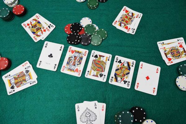 Luật chơi poker đơn giản dễ hiểu dành cho người mới